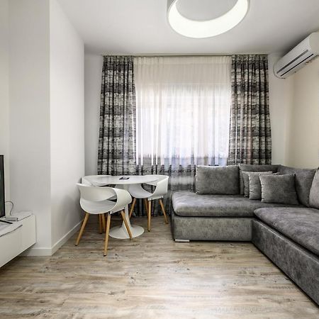 Miku Apartment-City Walk 1Bd Stylish Apartment Тирана Экстерьер фото